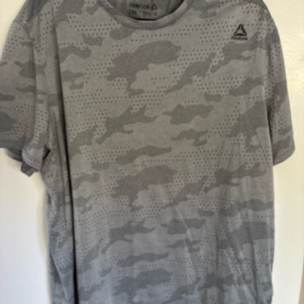 Reebok Men's Short Sleeve Gray Camo workout shirt